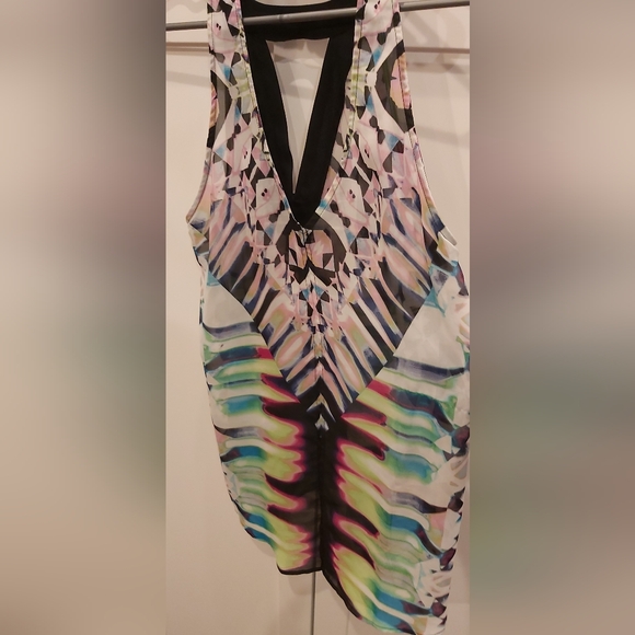 Bisou Bisou watercolor halter top - Picture 5 of 9